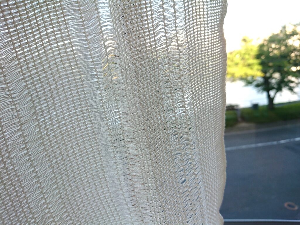 TAKEFUボディタオル　からみ織りの繊細な織り。夏を頑張った繊細なお肌の油分は残して汚れだけ取り去ってくれます。