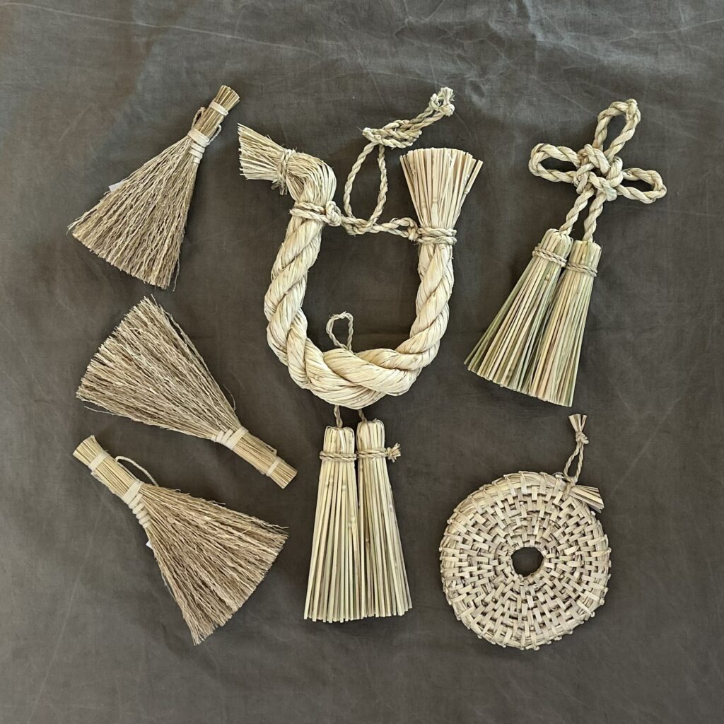 「マアルTreeの春まつり」4月3日㈮
編綯amunau
・稲藁の手仕事をお届けします。
・日常使いできるお飾り3種程度、シビほうき、鍋敷き、藁タッセル、ほか
【藁タッセルWS】も同時開催