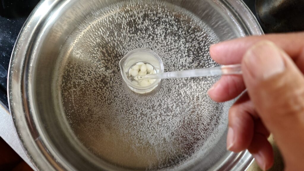 ココウェルの有機ココナッツMCTオイル。フェア―トレード月間。リップクリーム作り。