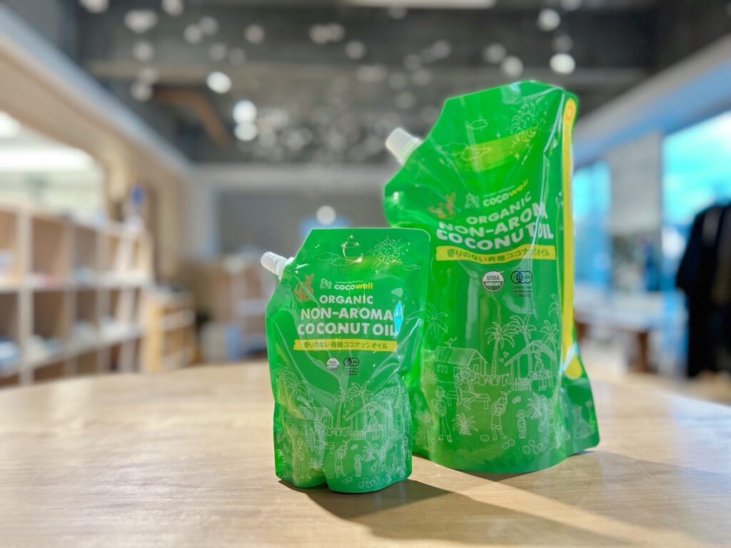 香りのない有機ココナッツオイル。ココウェル。フェア―トレード月間。